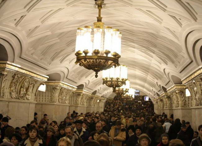 Что нужно иметь с собой девушке, чтобы не толкали в метро