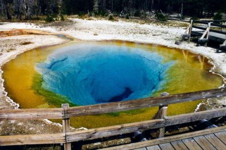 Morning Glory Pool (Озеро Утренней Славы)