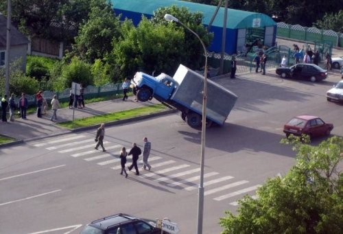 Водитель, распределяй груз в машине равномерно !!!