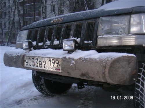 Бесстрашный джип на дорогах Москвы