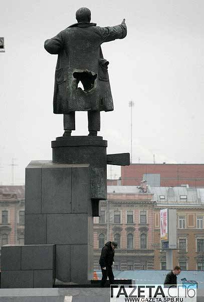 В Санкт-Петербурге подорвали памятник Ленину