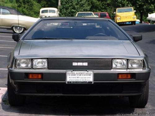 История нержавеющего DeLorean DMC-12