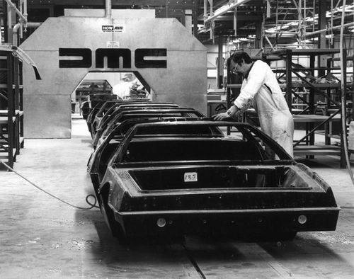 История нержавеющего DeLorean DMC-12