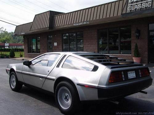 История нержавеющего DeLorean DMC-12