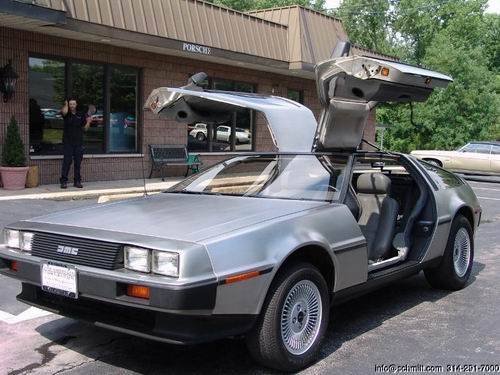 История нержавеющего DeLorean DMC-12