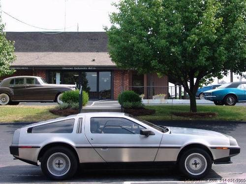 История нержавеющего DeLorean DMC-12