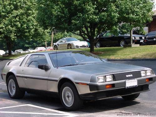 История нержавеющего DeLorean DMC-12