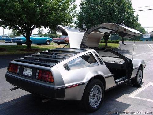 История нержавеющего DeLorean DMC-12