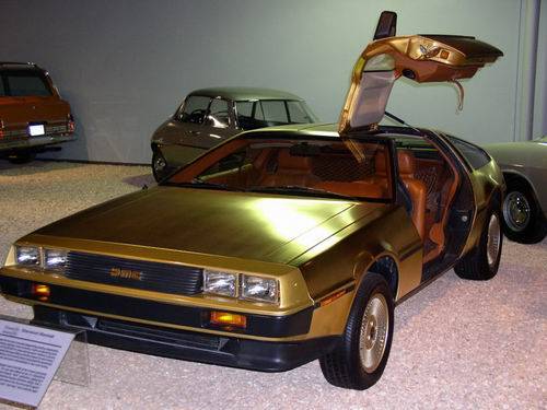 История нержавеющего DeLorean DMC-12