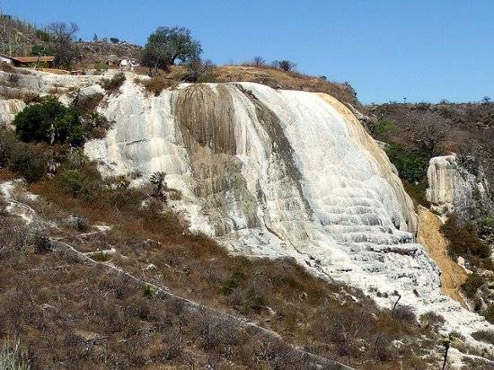 Hierve El Agua застывший водопад