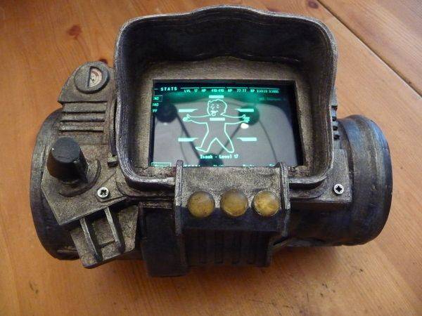 Самодельный компьютер Pip Boy 3000 из Fallout 3