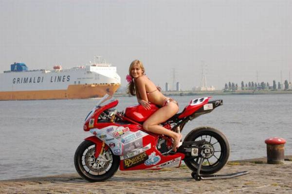 Девочки из Ducati (92 фото)