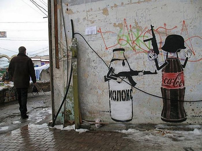 Граффити в стиле Banksy в Симферополе