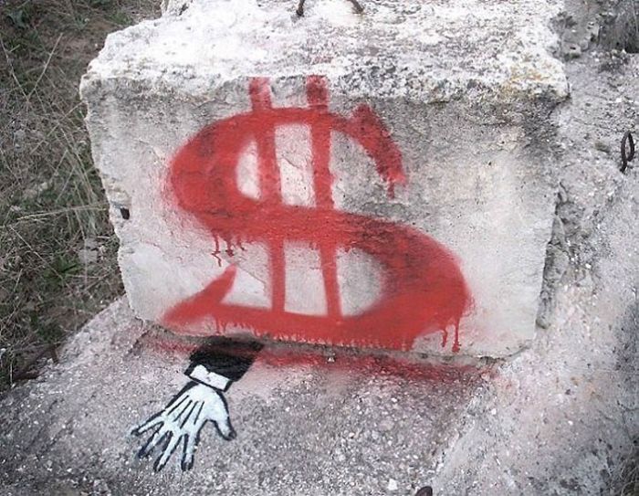 Граффити в стиле Banksy в Симферополе