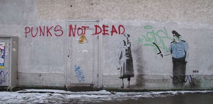 Граффити в стиле Banksy в Симферополе