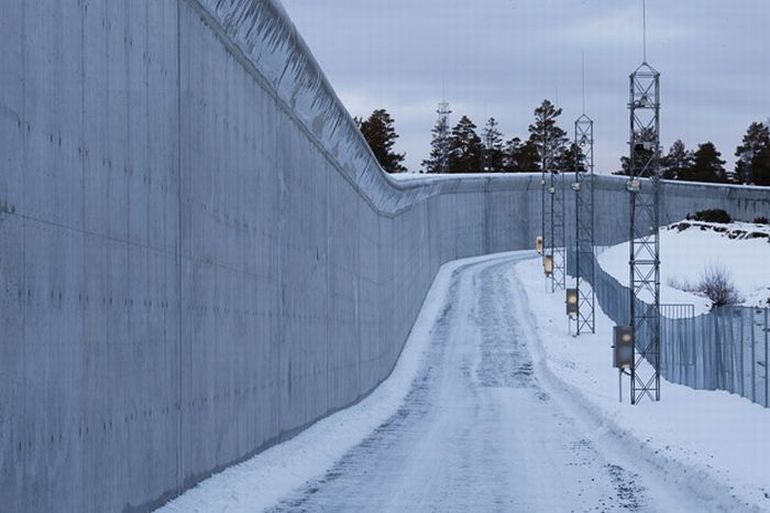 Где будет сидеть норвежский террорист (12 фото)