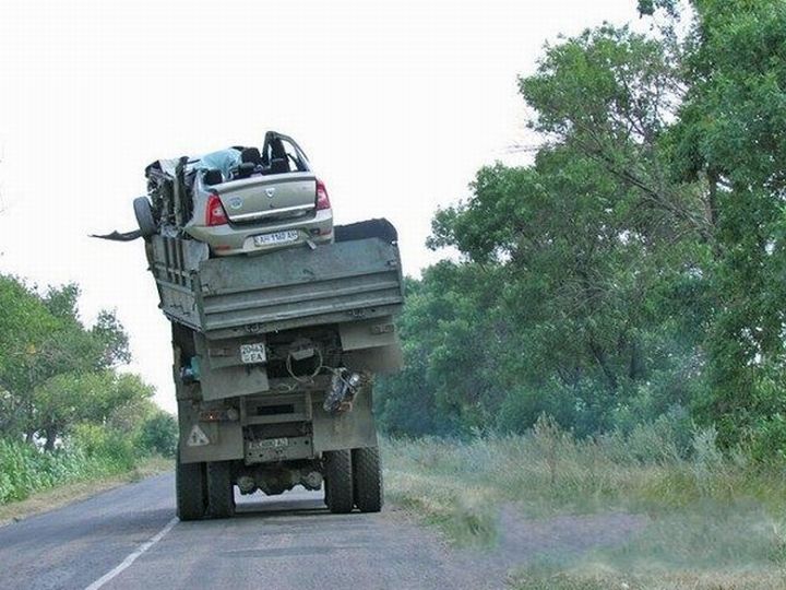 Эвакуация авто после аварии (3 фото)