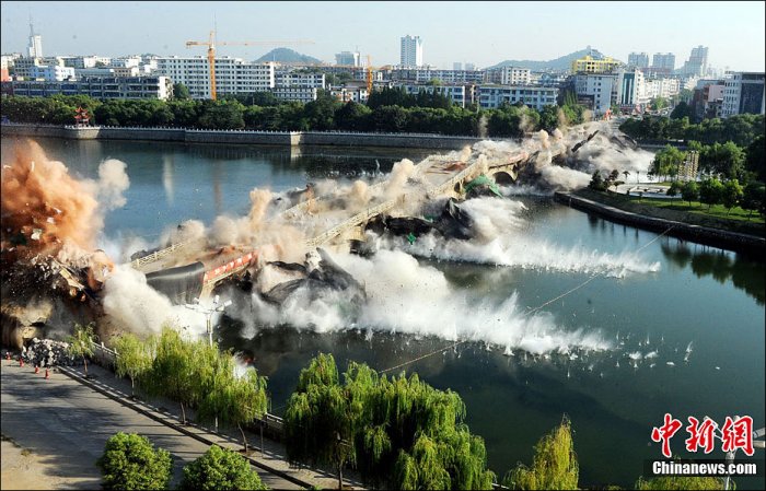 Подрыв моста Yichun Bridge в Китае