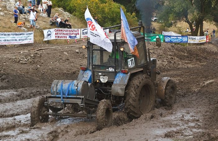 Гонки на тракторах в Крыму