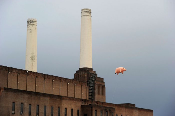 Над Лондоном вновь пролетела надувная свинья Pink Floyd