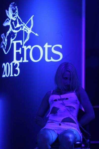 Лучшие фотографии с эротической выставки Erots 2013 (18+)