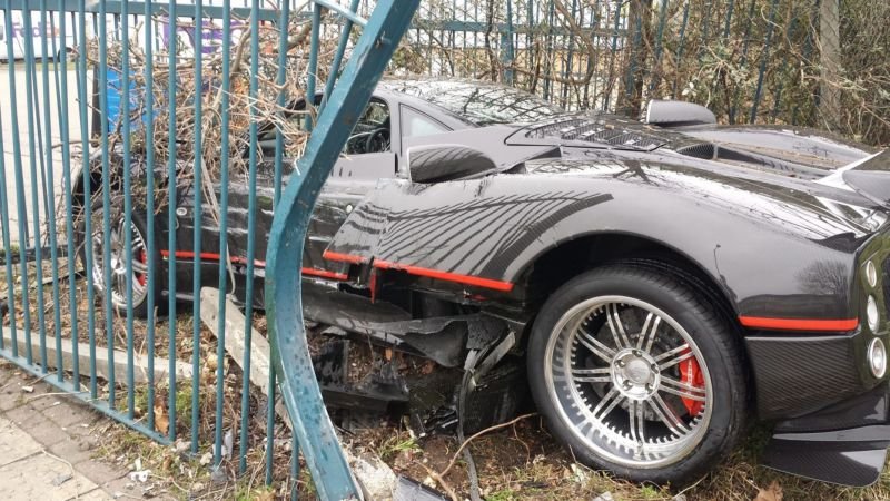 Одолжил у друга суперкар Pagani Zonda GJ за полтора лимона баксов