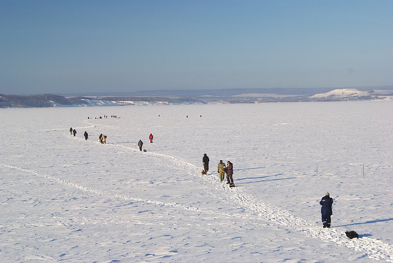 Рыбаки на зимней рыбалке (38 фото)