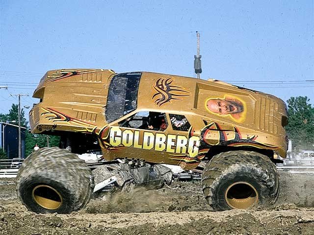 Monster Truck - автомобили устраивающие шоу (50 фото)