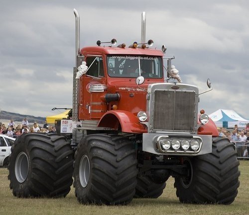 Monster Truck - автомобили устраивающие шоу (50 фото)