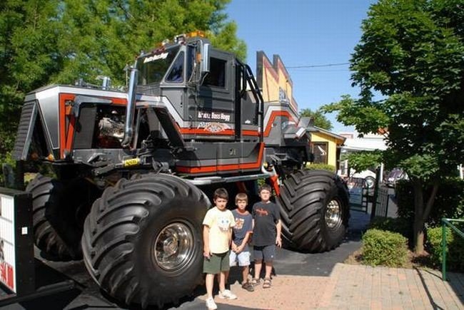 Monster Truck - автомобили устраивающие шоу (50 фото)